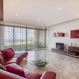  Apartment Spacious Seafront With Living, Sofa, Wifi & Ac By 360 Estates