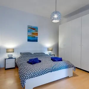  Apartment With Stunning Seaviews